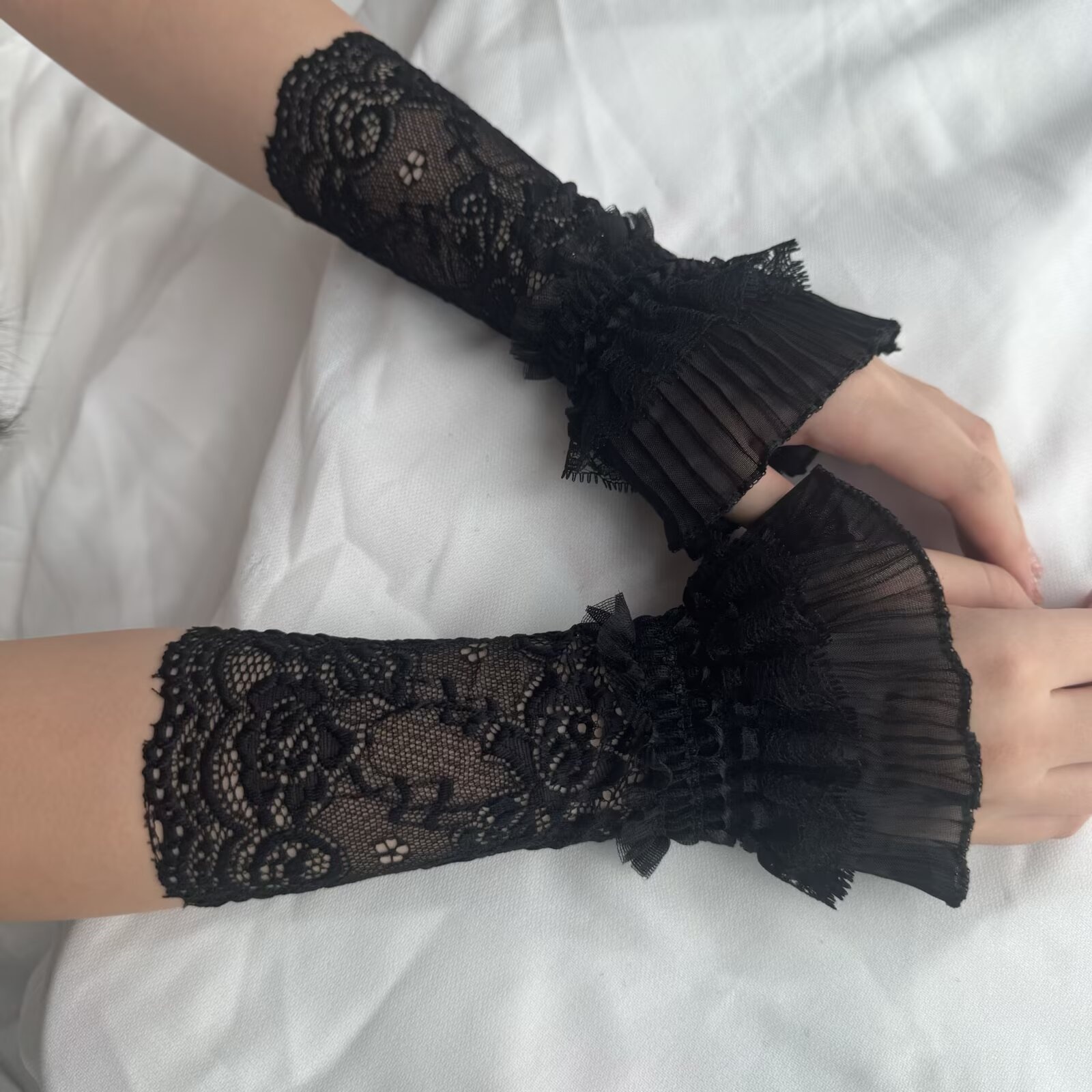 Lace Hollow Wrist Covers Trump - Men Accessories Elegant review and price